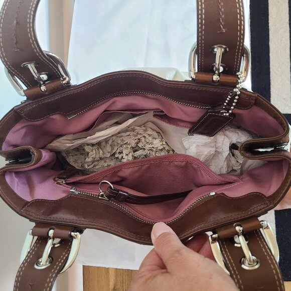 Mint Condition Y2K COACH Soho Pleated White and Brown (Full Grain) Leather Bag - Picture 14 of 14